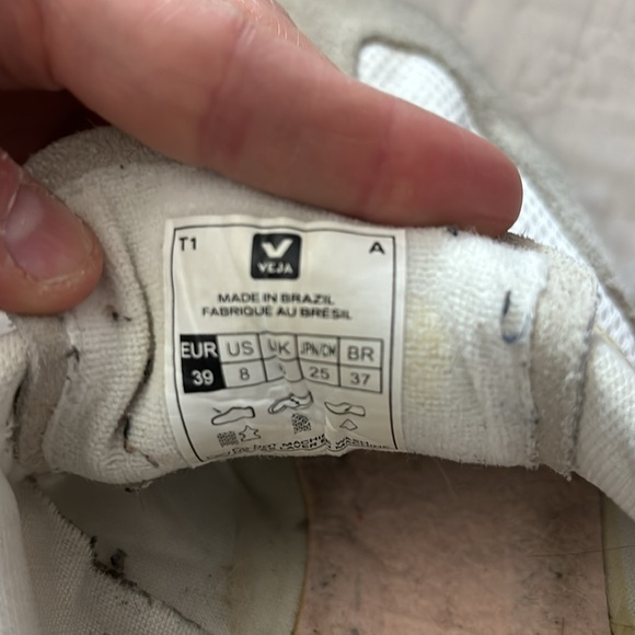 Veja sneakers size 8 women’s - Picture 5 of 5